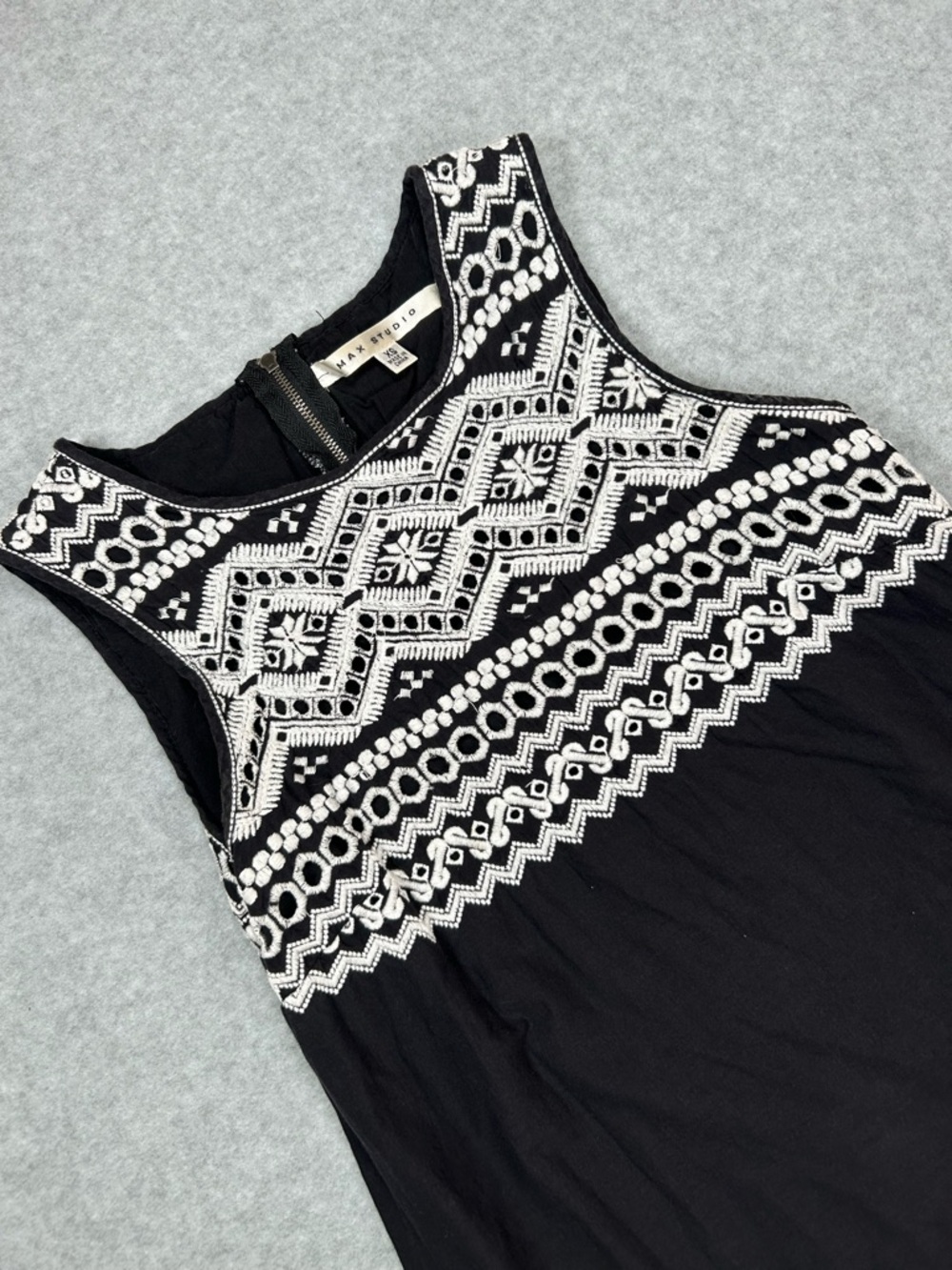 Max Studio Black White Embroidered Sleeveless Shift Dress XS Boho Cotton